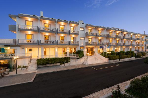 A la foto es mostra l'objecte Akrata Beach Hotel situat a la ciutat de Akrata.