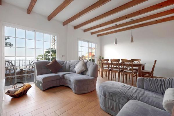 A la foto es mostra l'objecte Casa Luz situat a la ciutat de La Vera.