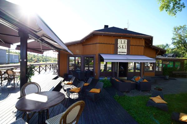På billedet ses objektet Le Ski Lodge & Steakhouse beliggende i byen Storlien.