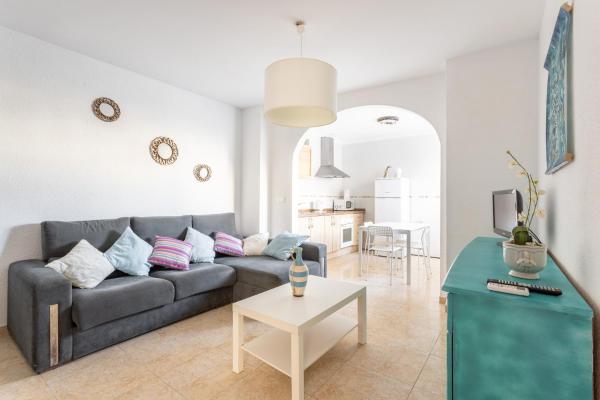 Na fotografii je vidět objekt Apartamento Turquesa Nerja nacházející se ve městě Nerja.