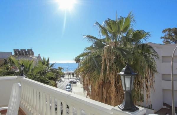 A la foto es mostra l'objecte Burriana Casa Playa situat a la ciutat de Nerja.