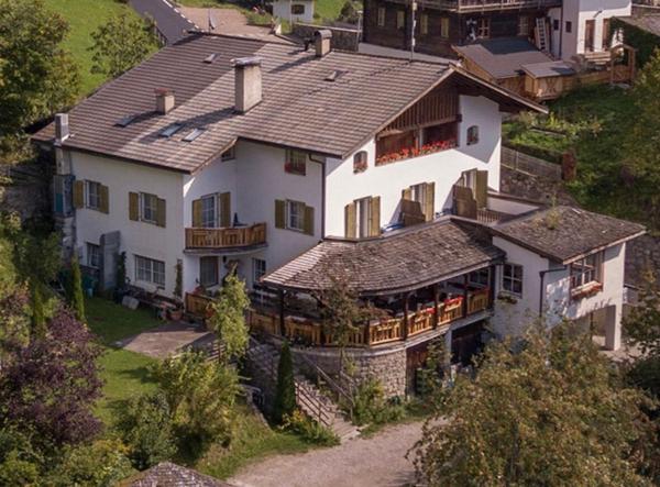 Na fotografii je vidět objekt Gasthof Kirchsteiger nacházející se ve městě Ultimo.
