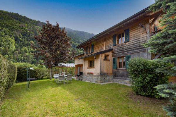 Na fotografii je vidět objekt Le vieux chalet nacházející se ve městě Bionnay.