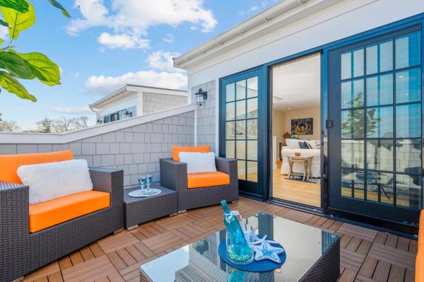Tjs Tide: Prime Location Condo W/ Outdoor Deck - Brewster, MA