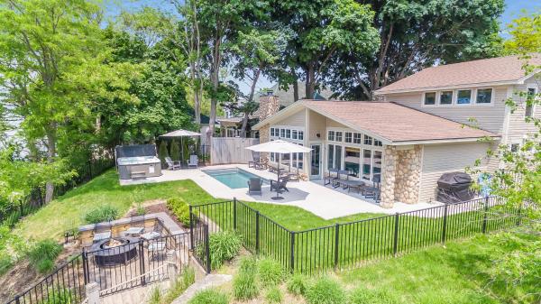 Lakefront Home - Pool, Hot Tub, Firepit & Private Beach! - South Haven, MI