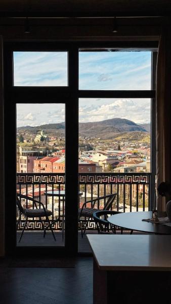Modern Apartment With Views Over The City, 1bd - Kutaisi
