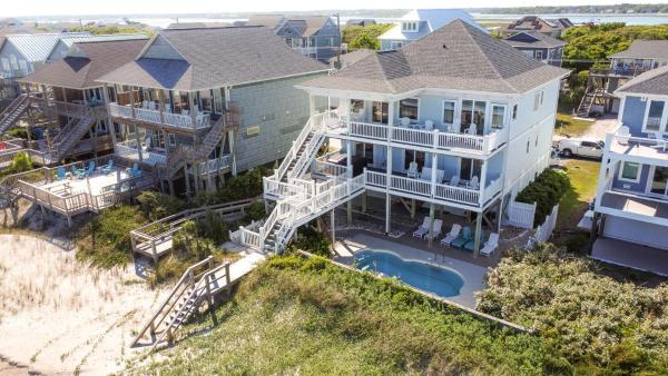 Sandy Paradise--an Oceanfront, 6-bedroom Retreat In Surf City, Perfect For 20 Guests! - Surf City, NC