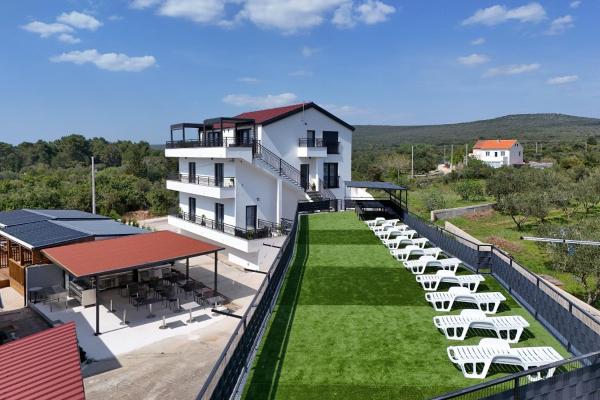 Golden Horizon Residence-peaceful Oasis With Pool Near The Sea - Biograd na Moru