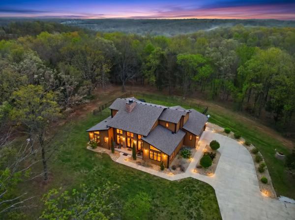 Indoor Park, 55 Acres, Pickleball, Walking Trails! - Springfield Mo - Dickerson Park Zoo, Springfield