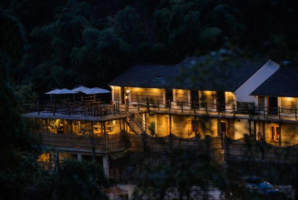 På billedet ses objektet Moganshan Solvang Village Boutique Hotel beliggende i byen Deqing.