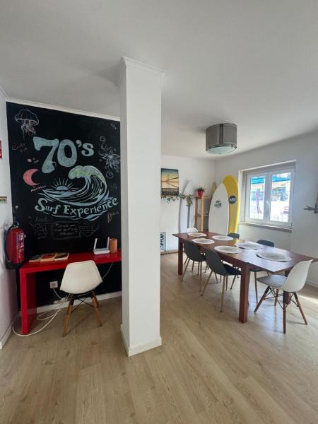 A la foto es mostra l'objecte 70's Hostel situat a la ciutat de Ericeira.