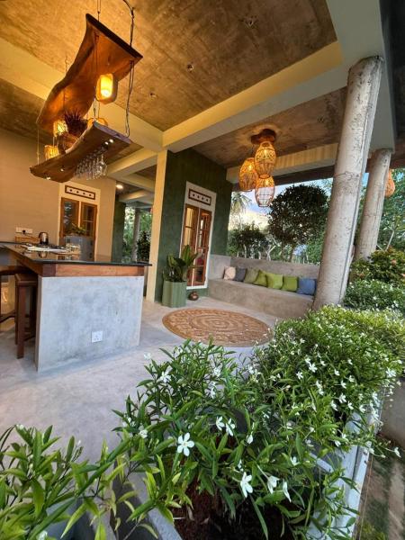 Azari Beach Luxury Tropical Villa - Sri Lanka