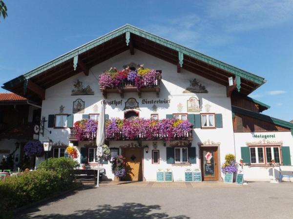 Auf dem Foto ist das Objekt Gasthof Hinterwirt in der Stadt Übersee zu sehen.