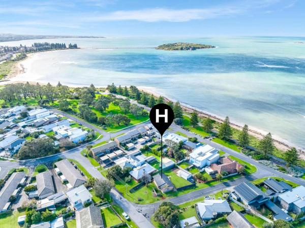 4 Kareena Ave Encounter Bay Metres From Sea & Sand No Linen Included - Victor Harbor