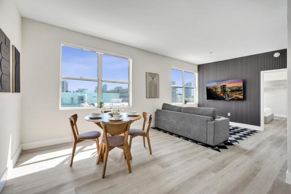 Cozy Collins Ave Gem One Block From The Beach 403 - South Beach