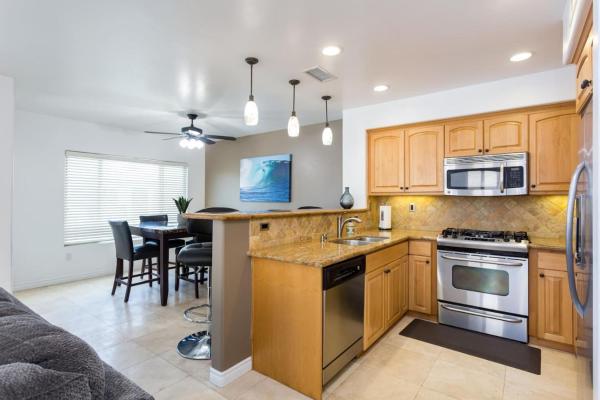 Perfect Beach Condo, Walk To Ocean, Garage Parking - San Diego, CA