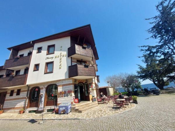 Na fotografii je vidět objekt Family Hotel St Stefan Nessebar nacházející se ve městě Nesebar.