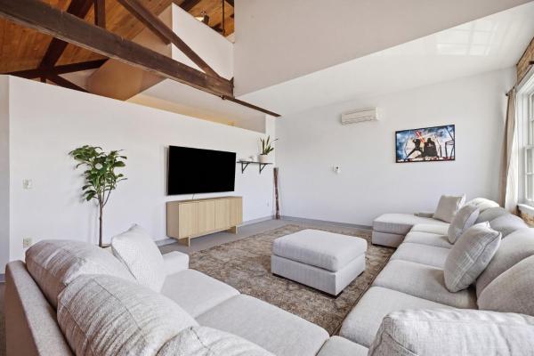 Gorgeous Downtown Apartment With Loft - Hartford, CT
