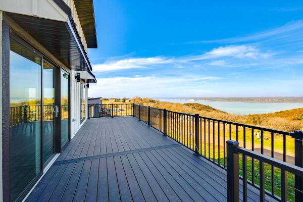 Views Of Lewis And Clark Lake - Modern Apt With Deck - Yankton, SD
