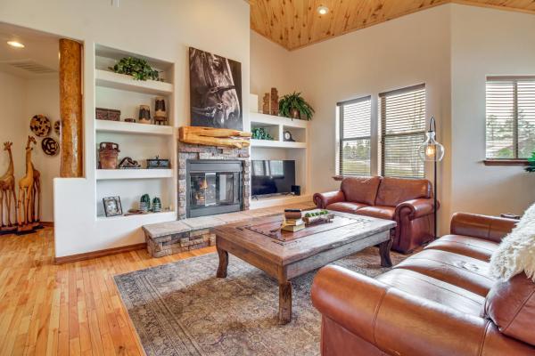 Hike & Explore: Show Low Gem W/ Deck & Grill! - Show Low, AZ