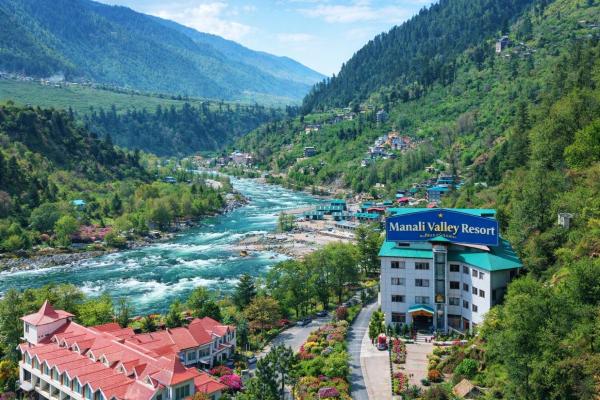 A la foto es mostra l'objecte Manali Valley Resort situat a la ciutat de Manāli.