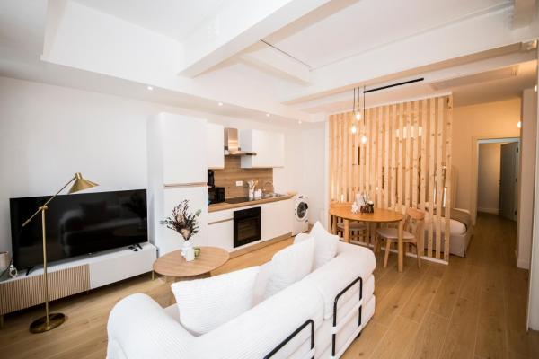 Mahon 1br Superior Apartment - Quiet, Near Tram, Metro, Duomo, Station - Milan