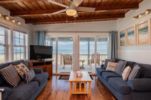Chillax Inn By Oak Island Accommodations - Oak Island, NC
