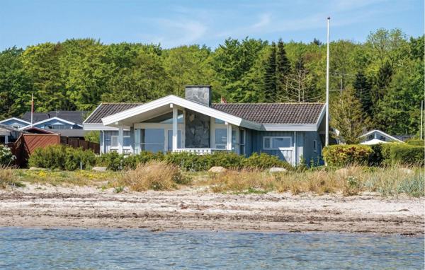Beautiful Home In Bjert With Sauna, Binderup Strand