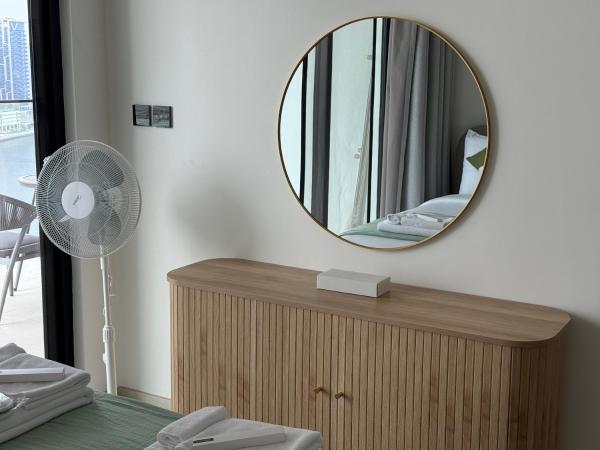Foto 4: Sleek & Stylish Downtown Retreat