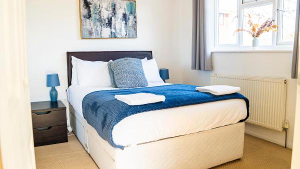 2BR Pet Friendly House near Cardiff Bay City Centre and Stadium with 2 Parking Spaces and Garden, Cardiff
