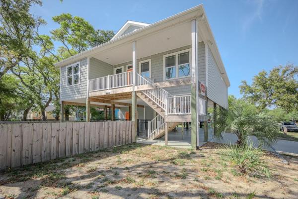 Pawsitively Paradise By Oak Island Accommodations - Oak Island, NC