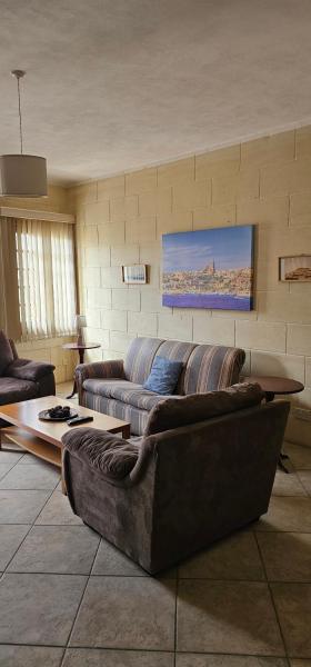 Quiet, Spacious 3 Bedroom 2 Bathroom Apartment - Malta