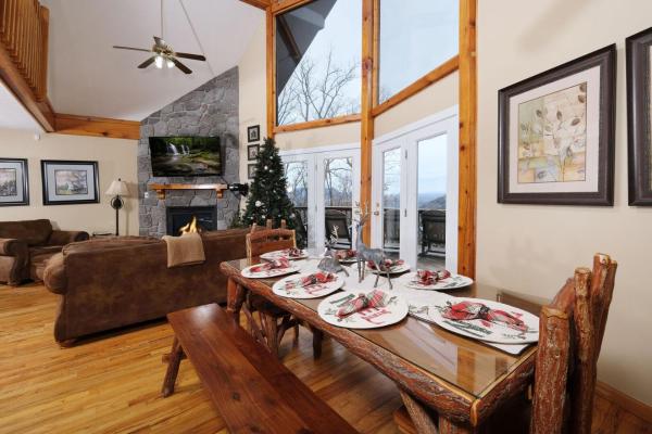 Peekin'over Pigeon Forge 3 Bedroom, 3 Bath Cabin - Great Smoky Mountains National Park