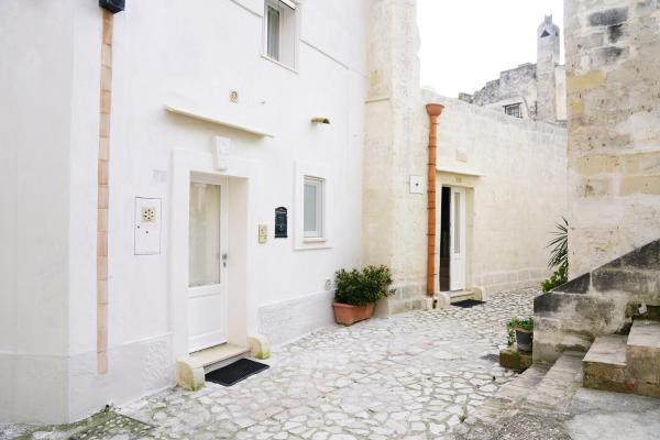 A la foto es mostra l'objecte Rizzi Residence situat a la ciutat de Matera.