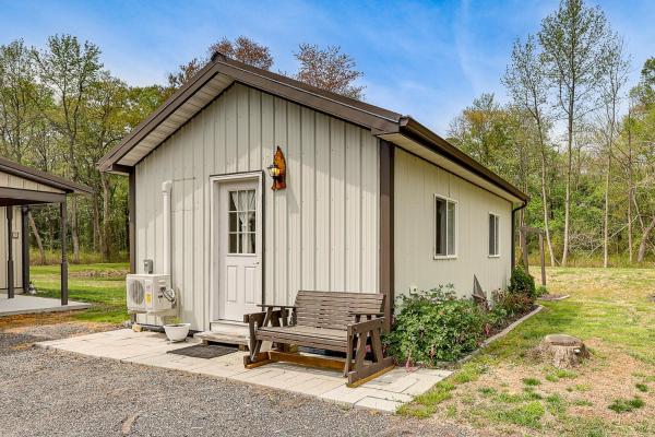 Woodsy + Secluded! Amish Country Retreat In Hartly - Dover