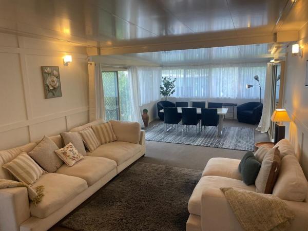 Easy Wagga Stopover, Spacious & Comfortable - Wagga Wagga