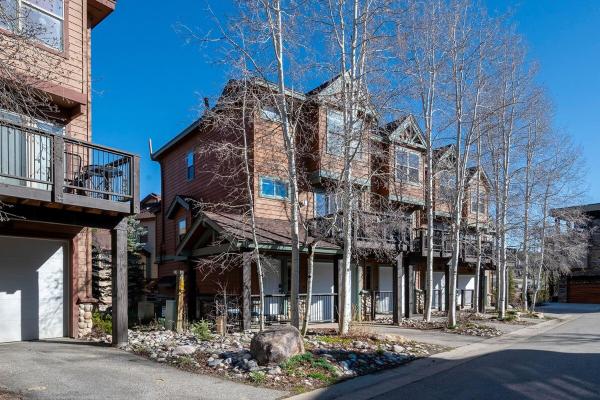 Sawmill Haus Walk To Downtown Hot Tub Renovated Sleeps 9 - Winter Park, CO