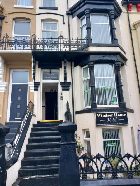 På billedet ses objektet Windsor House Hotel beliggende i byen Blackpool.