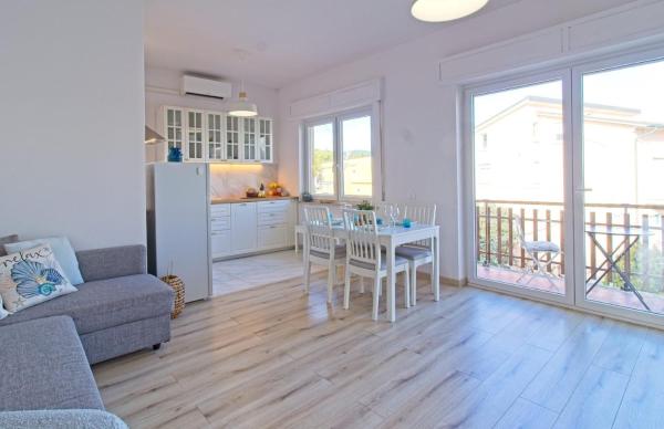 241 - Quadrilo Completamente Ristrutturato Al Secondo Piano, Vista Mare 50 Mt Dalla Spiaggia - Wi Fi E Spiaggia Inclusa - Numana