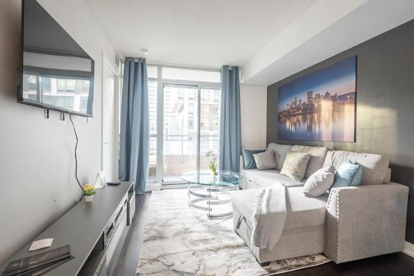 1 Bedroom & Den Family Condo In Downtown Toronto -