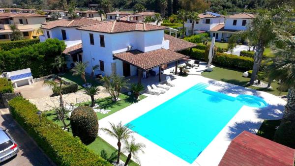 Villa Oxidiana With Pool And Garden - Campofelice di Roccella