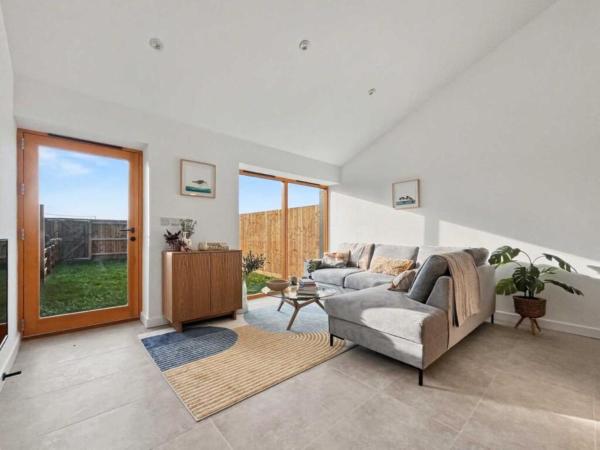 Damson Barn, Modern Barn Conversion Free Parking - Raptor Foundation