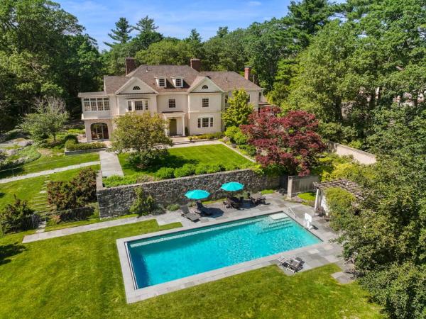 Executive Boston Estate Pool Mid Term Stays - Massachusetts