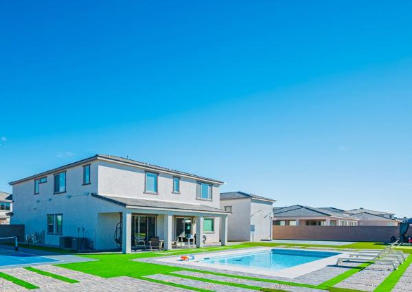 Modern Spacious 6BR Villa with Game Loft 5 Min to Strip, Stadium & Shopping!, Las Vegas