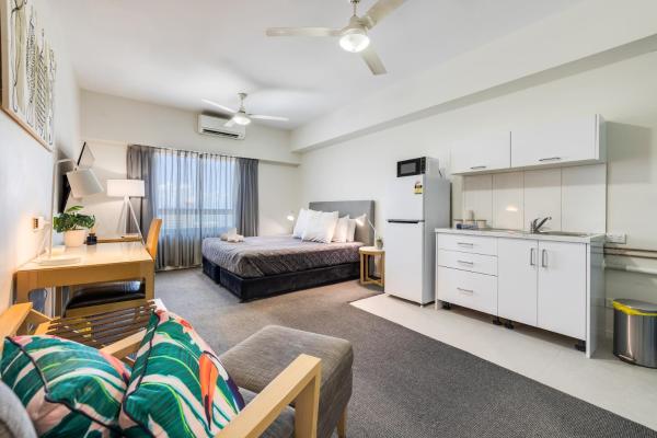 High Life Studio | King Bed | Kitchen | Pool - Darwin