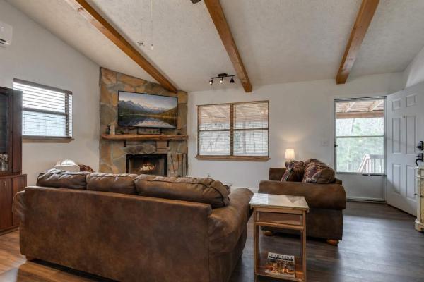 Secluded - Renovated Cabin - Enjoy Peace & Quiet - Cosby, TN