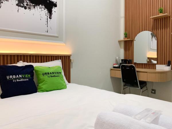 Urbanview Hotel The Little Social Yogyakarta - Prambanan