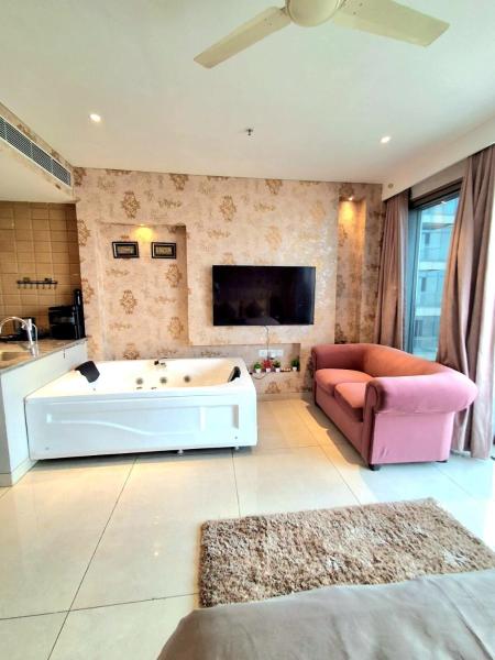The Story Luxury Jacuzzi Apartment - Delhi