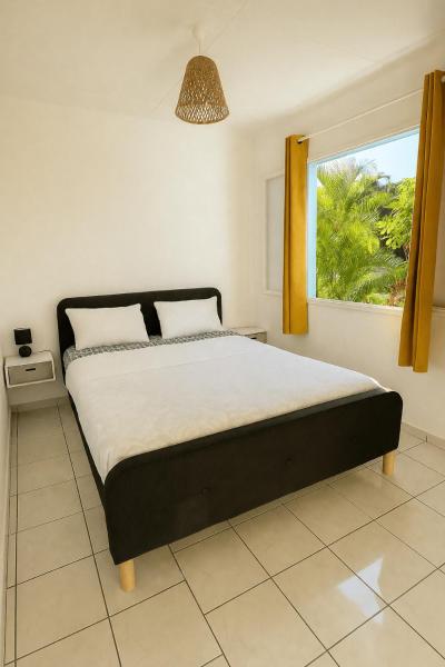 A la foto es mostra l'objecte Chambres chez l'habitant situat a la ciutat de F. Sauger.