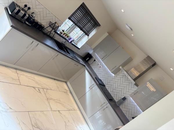 Stylish Modern Home With Park Views - Free Parking - Derbyshire